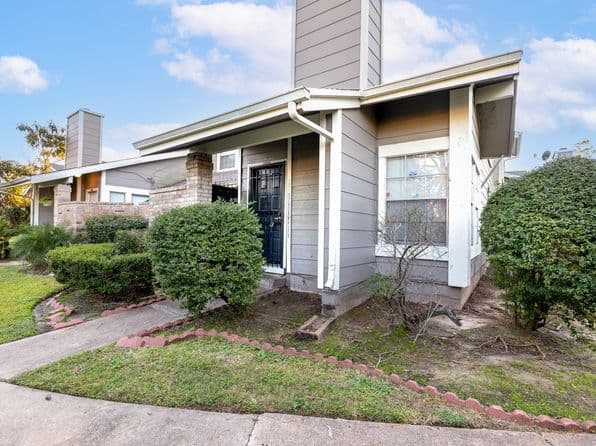 12102 Bob White Dr #121, Houston, TX 77035